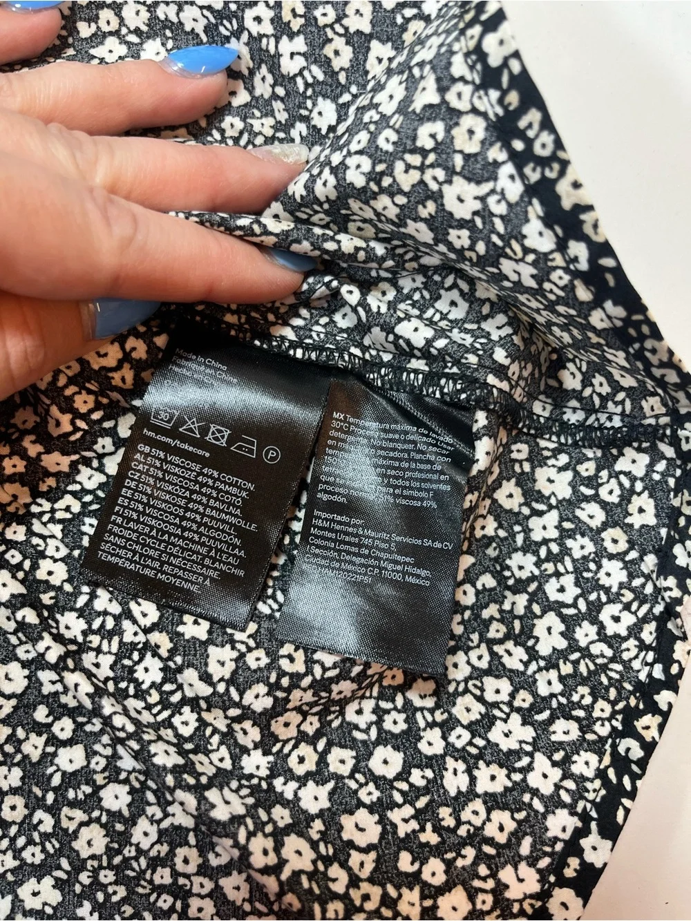 H&M Black White Floral Smocked Mini Skirt